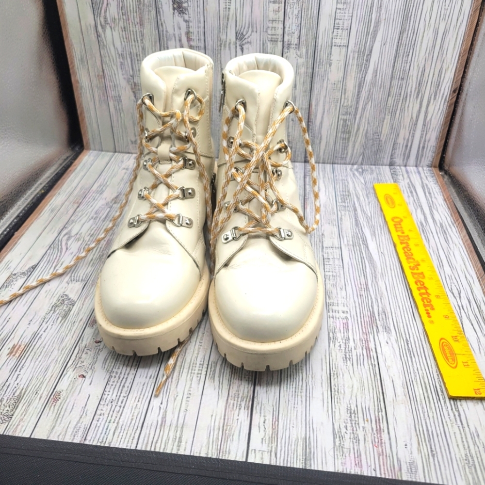 Blondo waterproof lace up above ankle boots size 9m